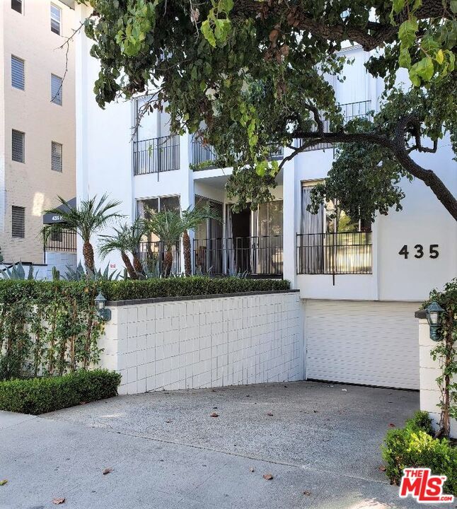 435 N Palm Dr in Beverly Hills, CA - Building Photo - Building Photo