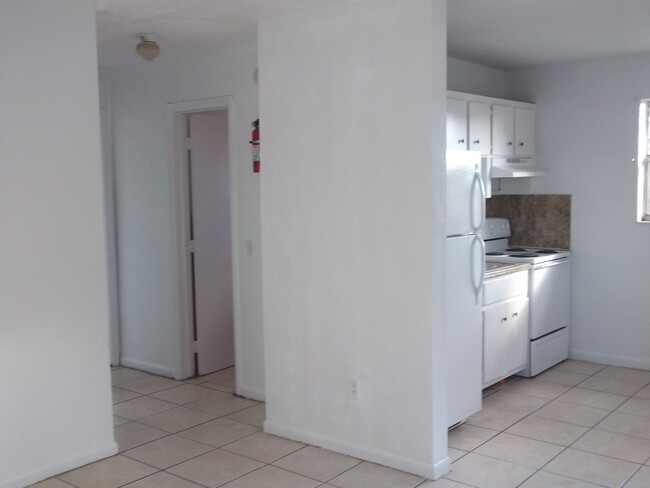 924 NW 29th St, Unit 6 photo'