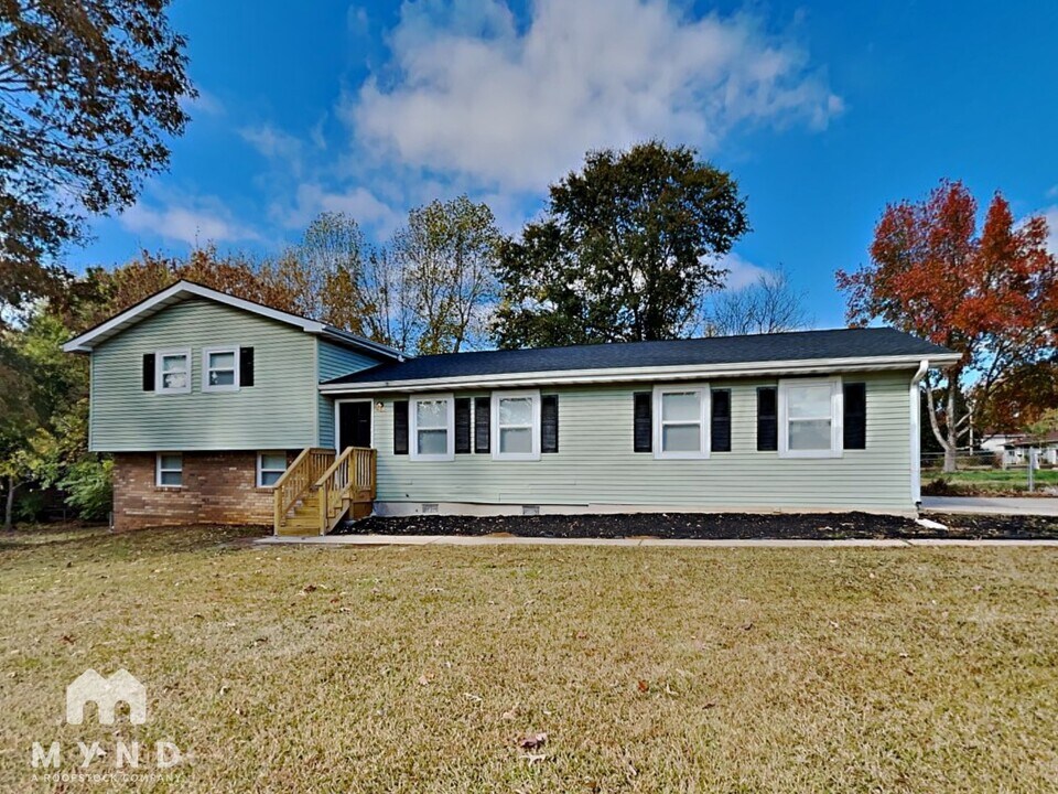 104 Wilburn Dr in Powder Springs, GA - Building Photo