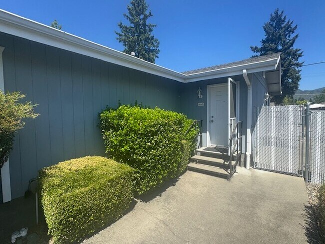 414 SE L St in Grants Pass, OR - Building Photo - Building Photo