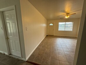 6710 Fairwood Rd in Hitchcock, TX - Building Photo - Building Photo