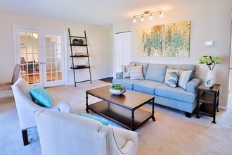 Cedar Creek Apartment Homes in Glen Burnie, MD - Foto de edificio - Building Photo