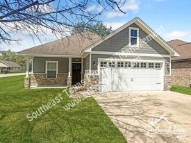 2424 Ave C in Nederland, TX - Building Photo