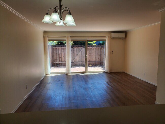 144 Hemlock Ln in Santa Barbara, CA - Building Photo - Building Photo
