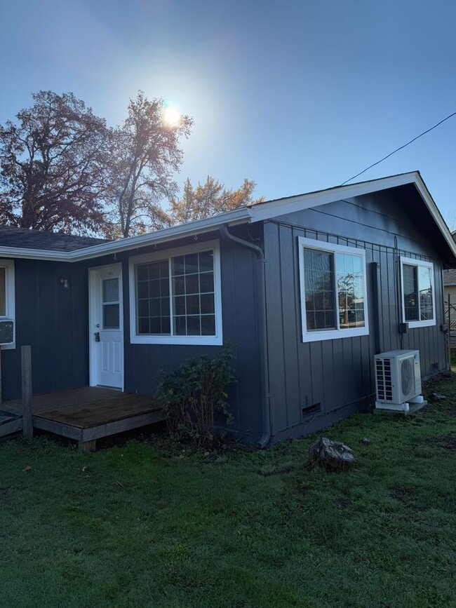 property at 1011 SE Locust St