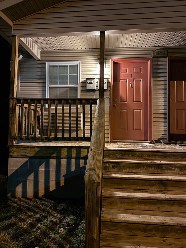 1824 7th Ave, Unit 1824 apt 1 in Huntington, WV - Foto de edificio - Building Photo