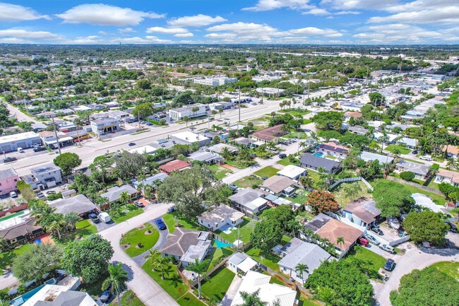 261 NE 45th St in Oakland Park, FL - Building Photo - Building Photo