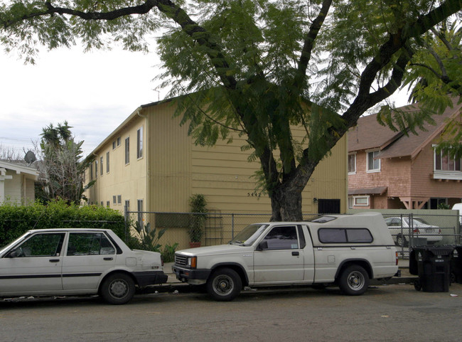 5442 Virginia Ave in Los Angeles, CA - Foto de edificio - Building Photo