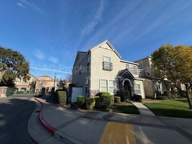 10628 Siskiyou Ln in Stockton, CA - Building Photo - Building Photo