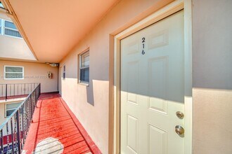 1201 SW 42nd Ave in Miami, FL - Building Photo - Building Photo