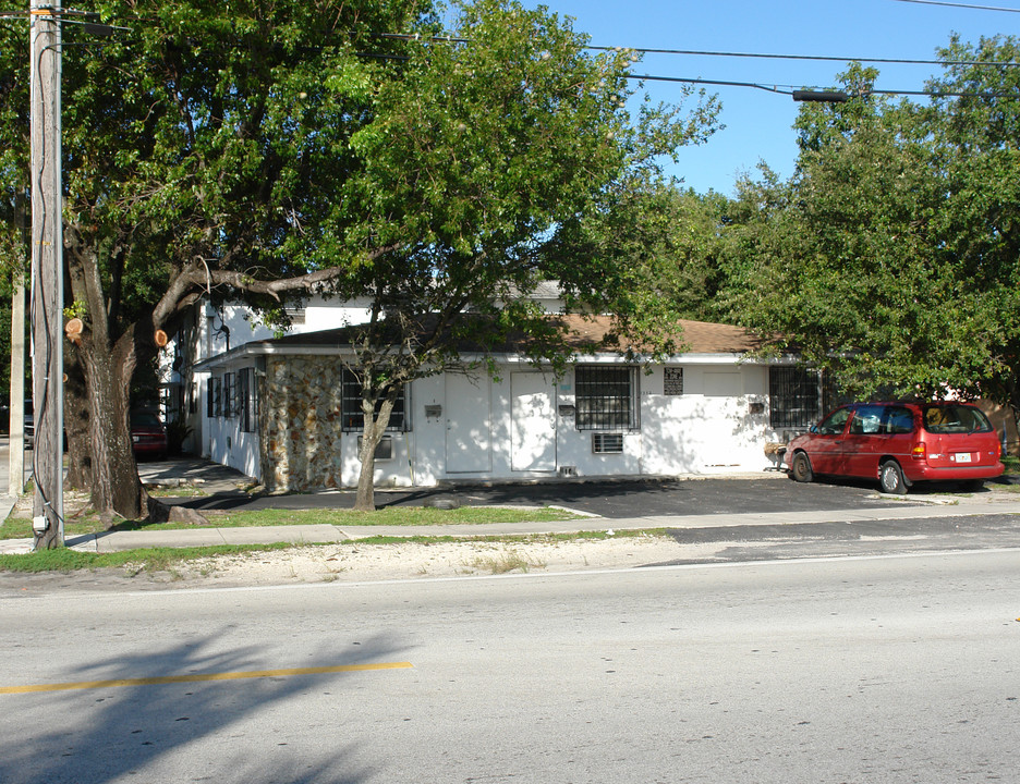 7332 NW 2nd Ave in Miami, FL - Foto de edificio