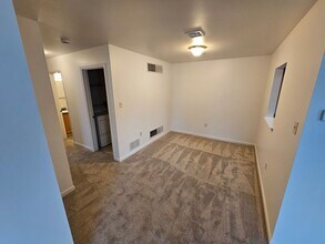 5811 Hidden Lake Dr in Harrisburg, PA - Building Photo - Building Photo