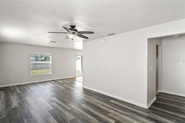 7350 Lumber Port Dr in Ruskin, FL - Building Photo - Building Photo