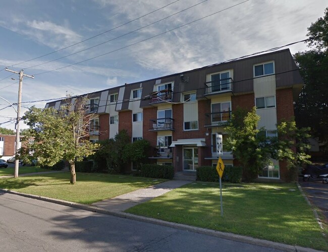 1470-1480 Goyer Rue in St-Bruno-de-Montarville, QC - Building Photo - Primary Photo