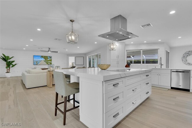 property at 420 Harbour Dr