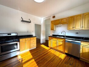 67 Washburn Ave in Cambridge, MA - Building Photo - Building Photo