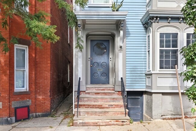 50 Monmouth St in Boston, MA - Foto de edificio - Building Photo