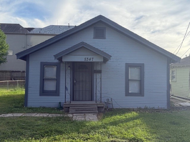 5347 Petty St in Houston, TX - Building Photo