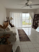 100 Waterway Dr S in Lantana, FL - Foto de edificio - Building Photo