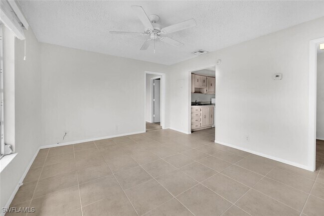 210 Pebble Beach Blvd in Naples, FL - Building Photo - Building Photo