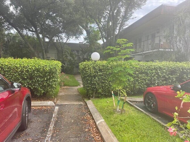 2324 Van Buren St in Hollywood, FL - Building Photo - Building Photo