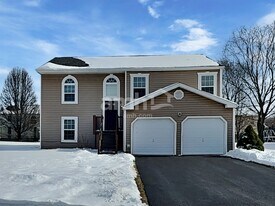 372 Thompson St in Pataskala, OH - Building Photo