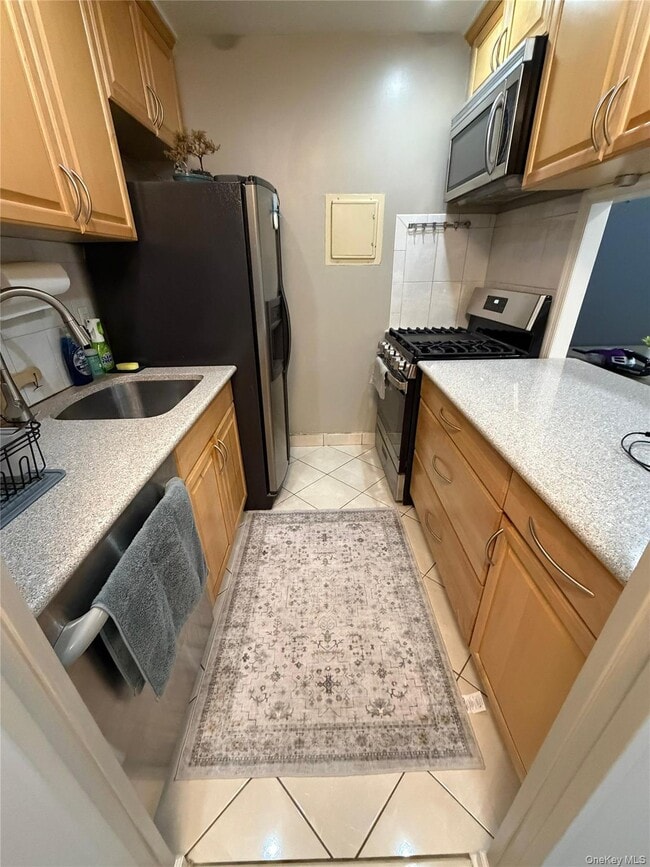 2 Elmwood Park Dr in Staten Island, NY - Building Photo - Building Photo