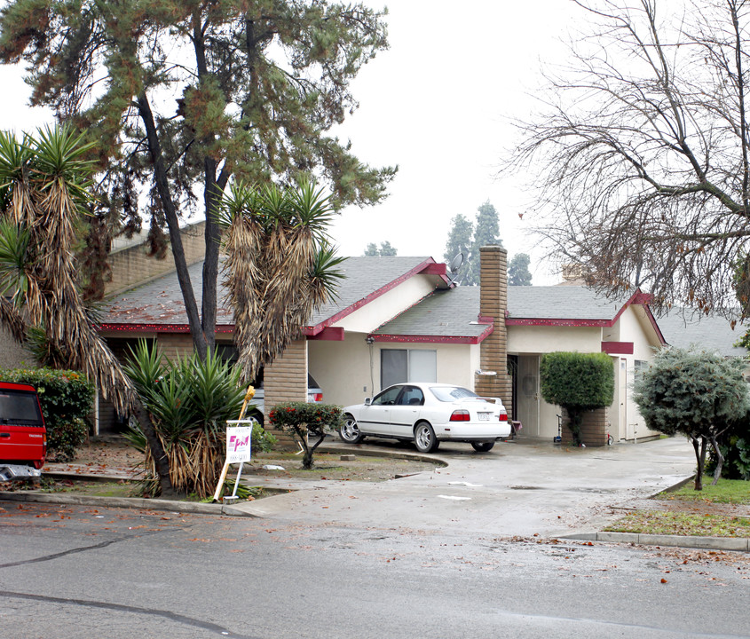 115-121 N O St in Tulare, CA - Building Photo