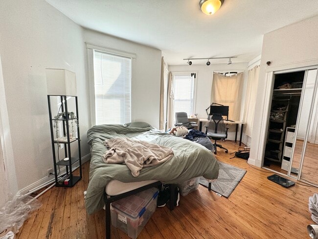 37 Hillside St, Unit 1 in Boston, MA - Foto de edificio - Building Photo