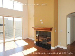 9079 E Panorama Cir in Englewood, CO - Foto de edificio - Building Photo