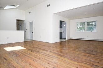 65 Bluebird Ln in Plainview, NY - Building Photo - Building Photo