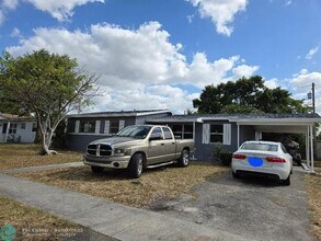 2221 Sunset Strip in Sunrise, FL - Building Photo - Building Photo