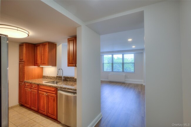 300 E Overlook in Port Washington, NY - Building Photo - Building Photo