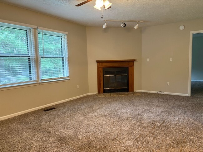 4011 Gracemont Dr NW in Winston-Salem, NC - Building Photo - Building Photo