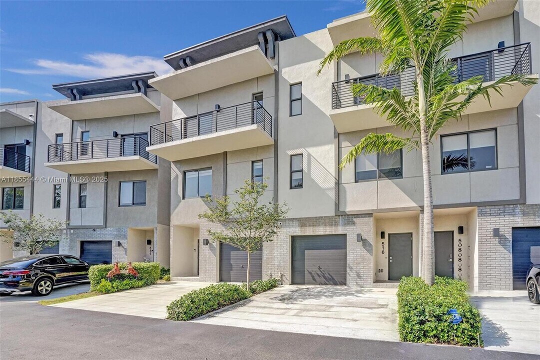 516 SE 1st Cir in Pompano Beach, FL - Building Photo