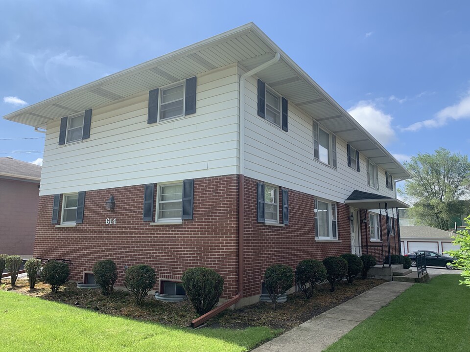 614 Kensington Pl in Aurora, IL - Building Photo