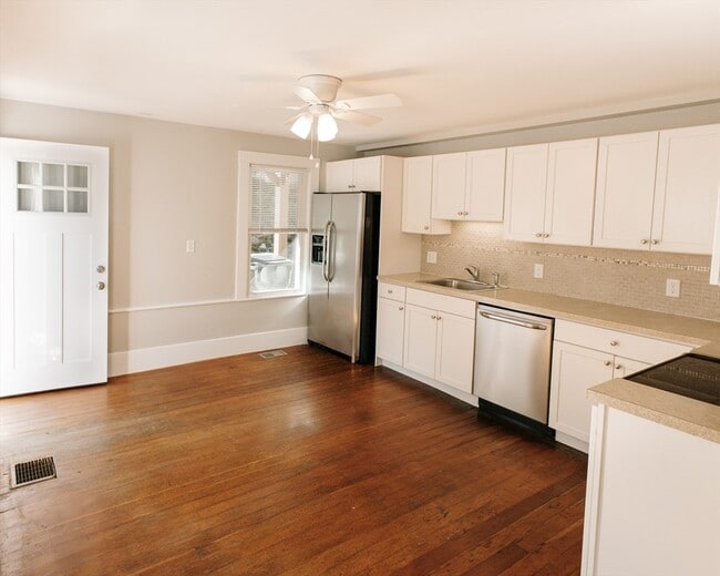 76 Market St in Amesbury, MA - Building Photo - Building Photo