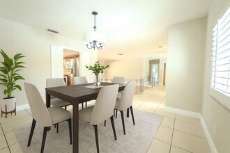 560 SW 62nd Ave in Plantation, FL - Building Photo - Building Photo