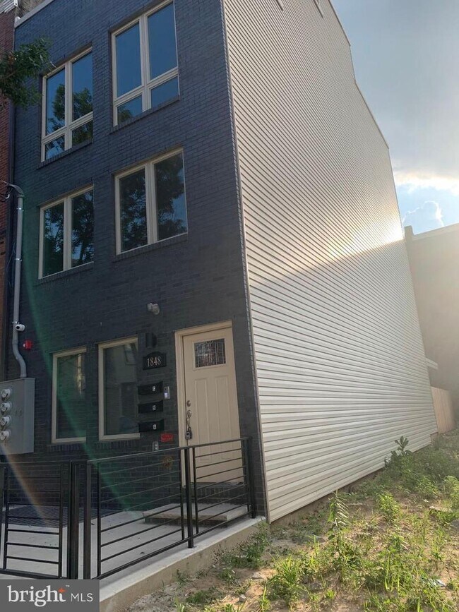1848 N 19th St-Unit -C in Philadelphia, PA - Foto de edificio - Building Photo