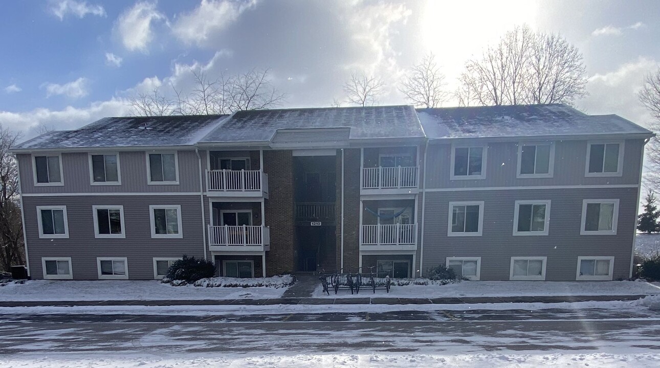 1210 University Terrace in Blacksburg, VA - Building Photo