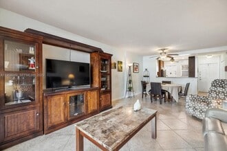 609 NE 14th Ave in Hallandale Beach, FL - Building Photo - Building Photo