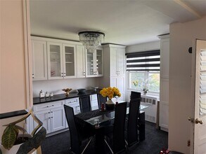601 Chestnut St-Unit -B12 in Cedarhurst, NY - Building Photo - Building Photo