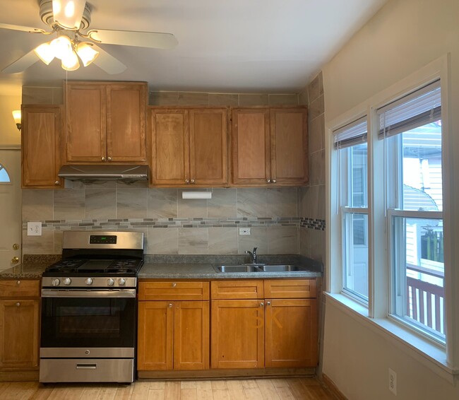2721 S Crowell St, Unit 1R