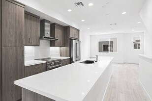 170 Uptown Cir in Oakland, CA - Building Photo