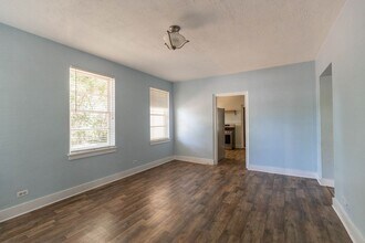 154 St Charles Ave in Biloxi, MS - Building Photo - Building Photo