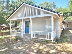 620 W Jackson St in Crescent, OK - Building Photo