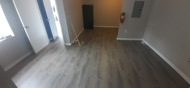 4901 Wayne Ave, Unit 1st floor in Philadelphia, PA - Building Photo - Building Photo