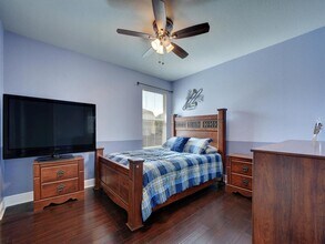 8705 Davis Oaks Trail in Austin, TX - Foto de edificio - Building Photo