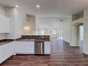 12427 N Floating Feather Ln in Marana, AZ - Foto de edificio - Building Photo