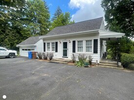 130 Huntington St in Shelton, CT - Building Photo
